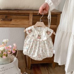 赤ちゃんの夏の新生児の服の韓国版の女性の赤ちゃんの連体の服のかわいい熊は服の薄いタイプのお尻の服の純綿を登ります。