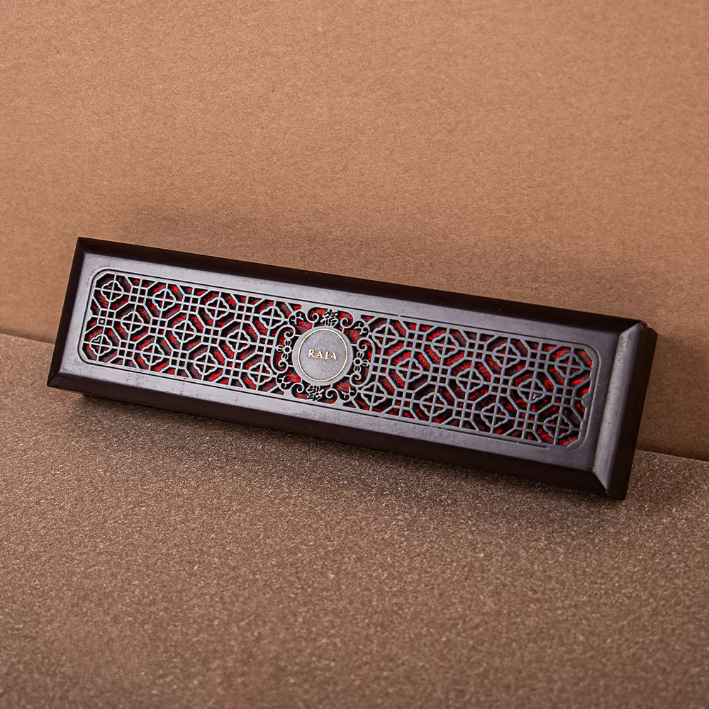 定制工艺雕刻木盒深棕木质肌理高质感纯黑内衬烫金收纳风尚木盒