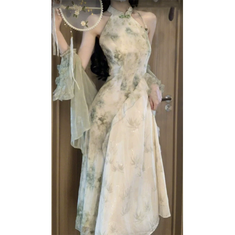 Шикарное и красивое улучшенное платье-чонсам с цветочным принтом и воротником-стойкой на пуговицах. Популярная в этом году красивая юбка-костюм