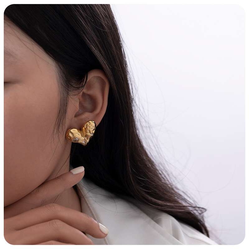 Taina Omeiins amor zircon orejetas femenina encantadora nicho de alta sensación orejetas de acero inoxidable orejetas 18K