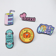 跨境爆款金属胸针南瓜别针扣针英文徽章金属滑板胸花衣服包包配饰