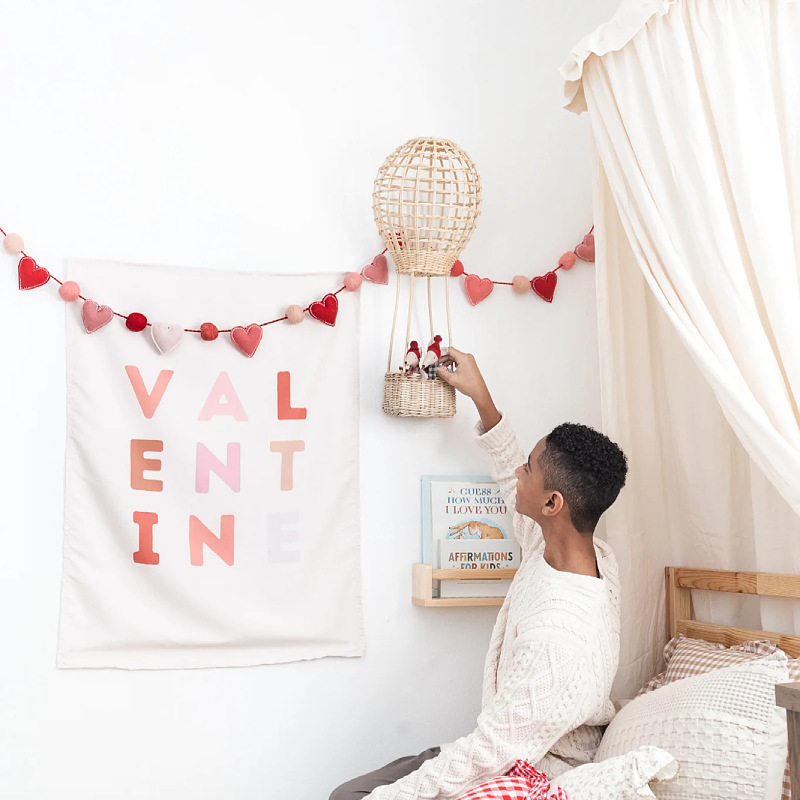 Viento pastoral tejido a mano día de San Valentín sala de niños tela de caña pared cesto de flores de globos calientes cesto decorativo