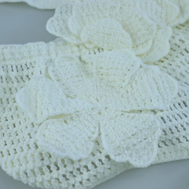 Gestricktes Damen Strandkleid Mit Neckholder Und Blumenmuster_voghion.com