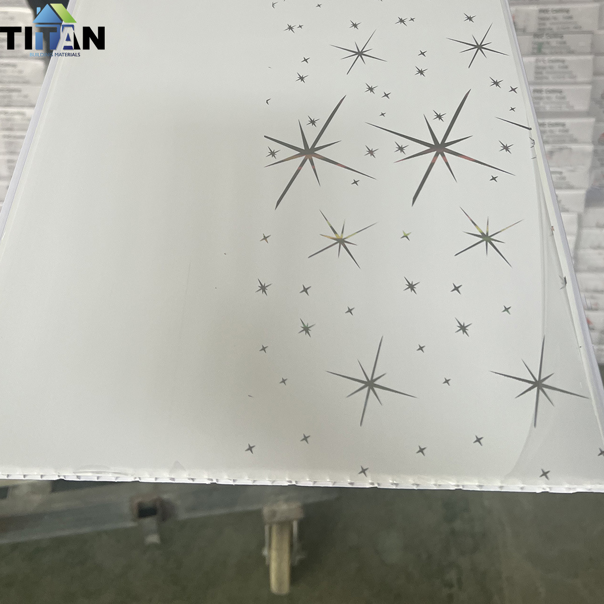 Tablero de techo de pvc pared de cemento de pared de plástico refuerzo de plástico techo de plástico maduro techo dormitorio autoadhesivo baño