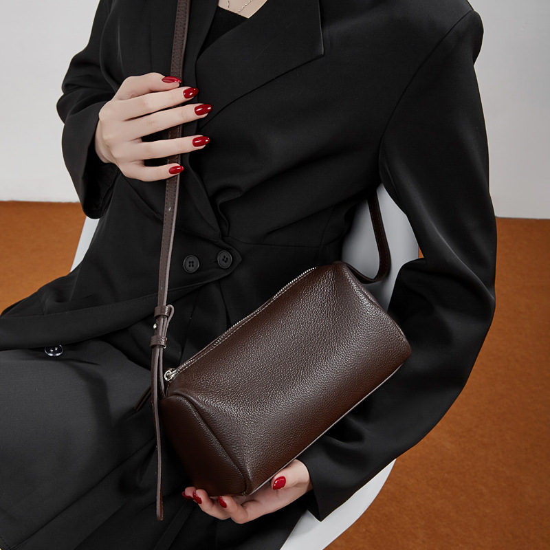 Designer Fashion Designer High Quality Underarm For Women Stylish Cylinder New Versatile Shoulder Bag Handheld Crossbody_voghion.com