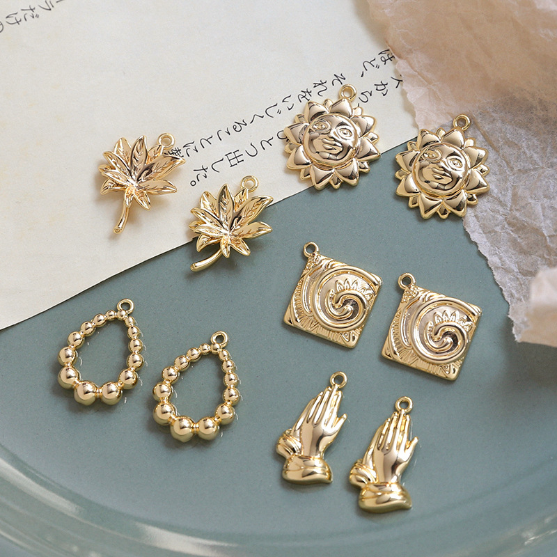 4g Weight Charms, Jewelry Accessories Classification 1 Piece Quantity Copper Material Sun, Maple Leaf, Rose Pattern Retro Style 1 Piece Copper Sun Maple Leaf Rose 1
