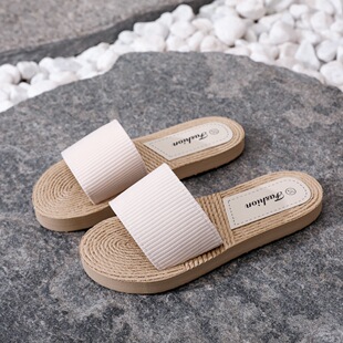 �����L�¿��ļ�һ����Ůʿ�r�з����K���⴩Ů��Ь���e�羳Ů����