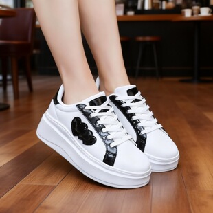 ���С��ЬŮ�r�аٴ��p�����e��ЬС����ƫ�������@�ݳ���ŮЬ