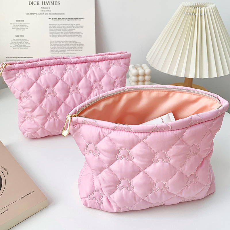 Rose powder is soft and Miqi cosmetic bag