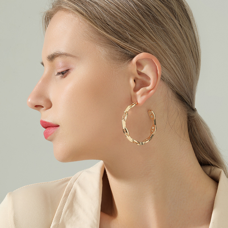 Simple Fashionable French C-shaped Hollow Personality Metal Texture Earrings display picture 2