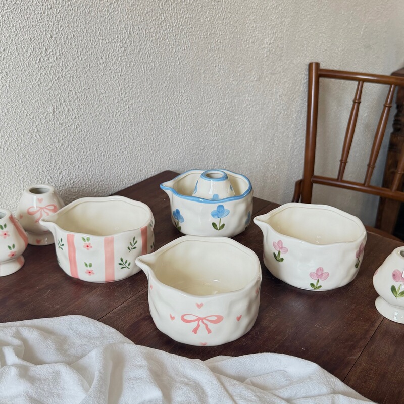 French-Style Retro New High-Appearance Hand-Painted Matcha Bowl, Handcrafted Ceramic Matcha Bowl with Spout and Whisk Set French-Style Retro New High-Appearance Hand-Painted Matcha Bowl, Handcrafted Ceramic Matcha Bowl with Spout and Whisk Set