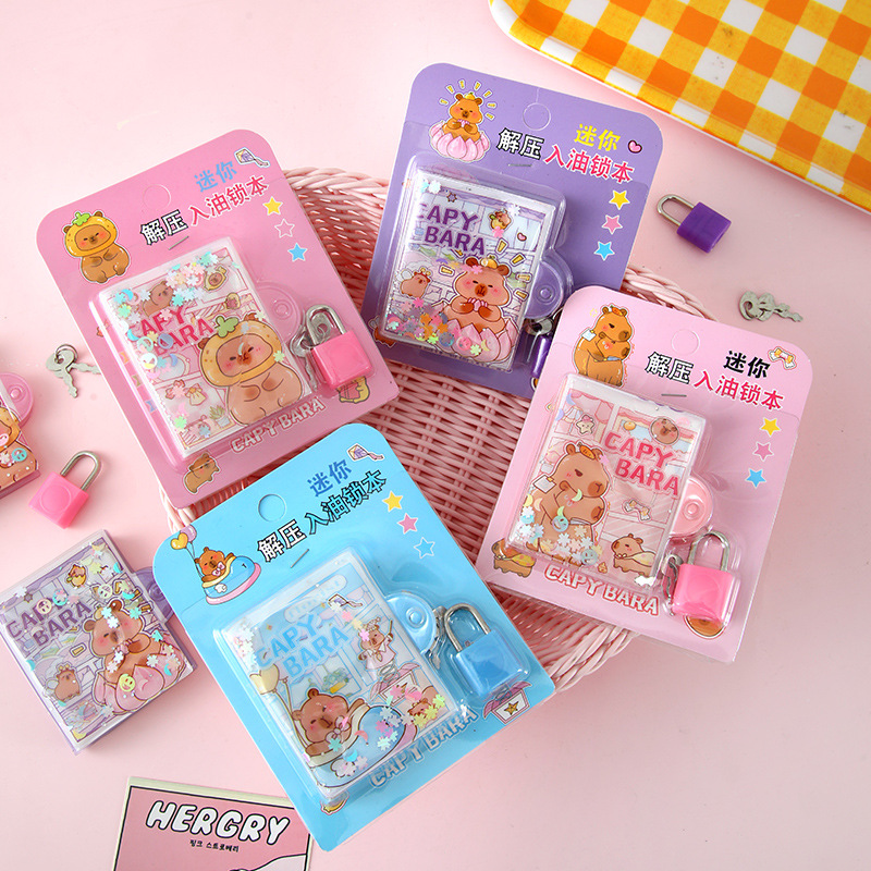 Capu conejillo de indias mini en el aceite con bloqueo conjunto de estudiantes despresionar en el aceite pellizco pellizco cuaderno de línea horizontal