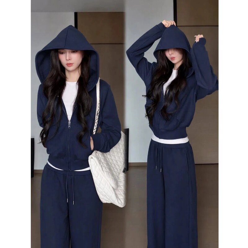 Navy blue short sweatshirt and pants set for women, early autumn, fitted waist, casual and sporty, a complete outfit