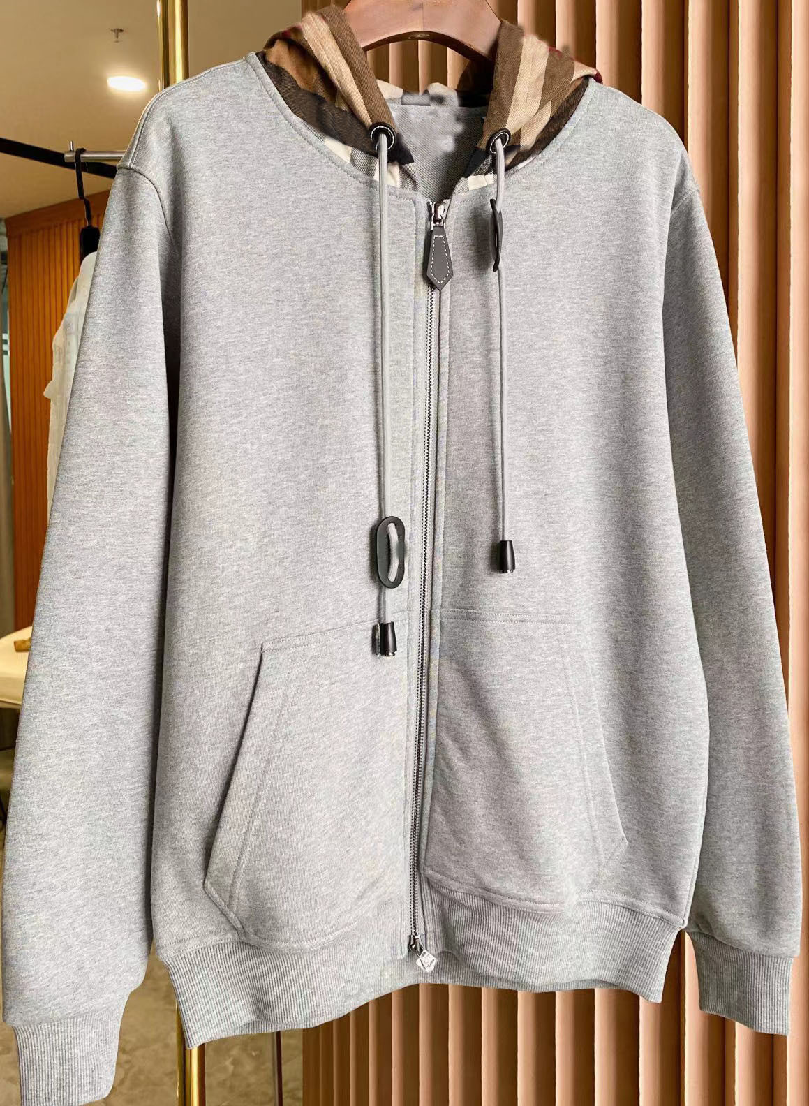 회색 지퍼