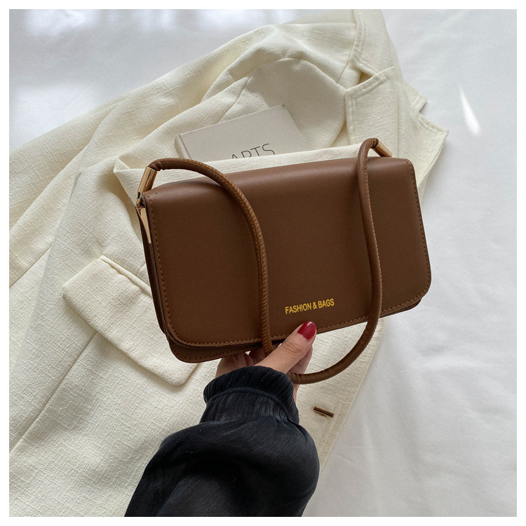 Texture simple et à la mode petit sac carré 2024 nouveau sac à bandoulière polyvalent de banlieue version coréenne sac à aisselles design de niche à la mode_voghion.com