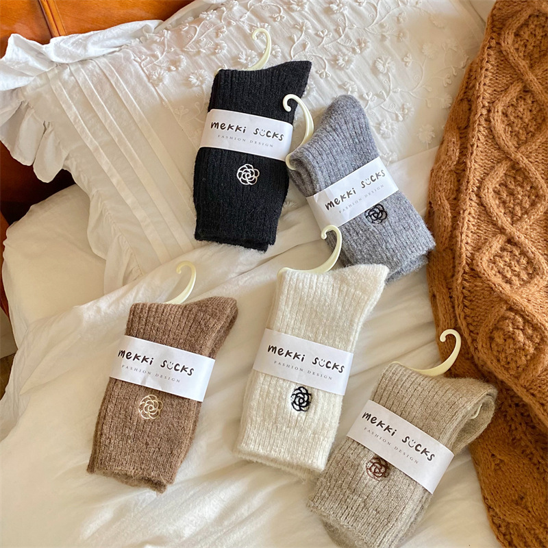 Mohair socks women's mid-calf length socks winter thickened warm pile socks three-dimensional Camellia Japanese winter cashmere socks Mohair socks women's mid-calf length socks winter thickened warm pile socks three-dimensional Camellia Japanese winter cashmere socks