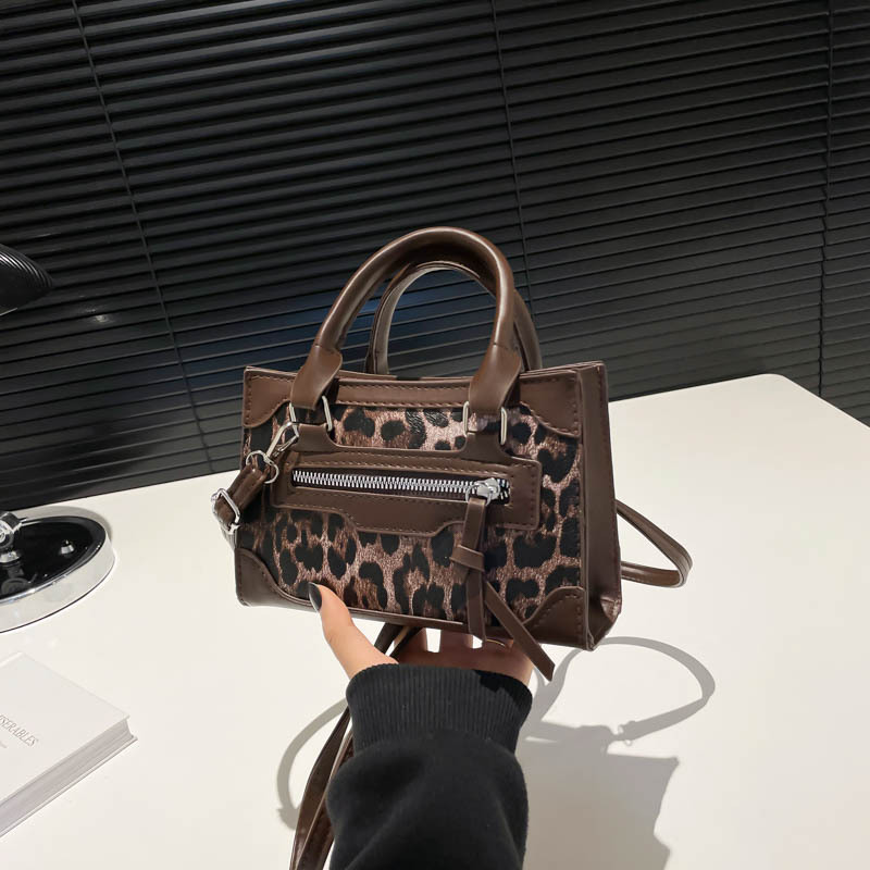 Bolso de hombro exterior simple textura casual primavera 2025 nueva moda coreana estampado leopardo bolso de mochila cuadrado