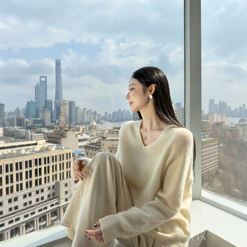 Zhengqi Special Apparel/Cashmere Wool Knitwear 2026 New White Base Shirt V-Neck Sweater for Women Spring Zhengqi Special Apparel/Cashmere Wool Knitwear 2026 New White Base Shirt V-Neck Sweater for Women Spring