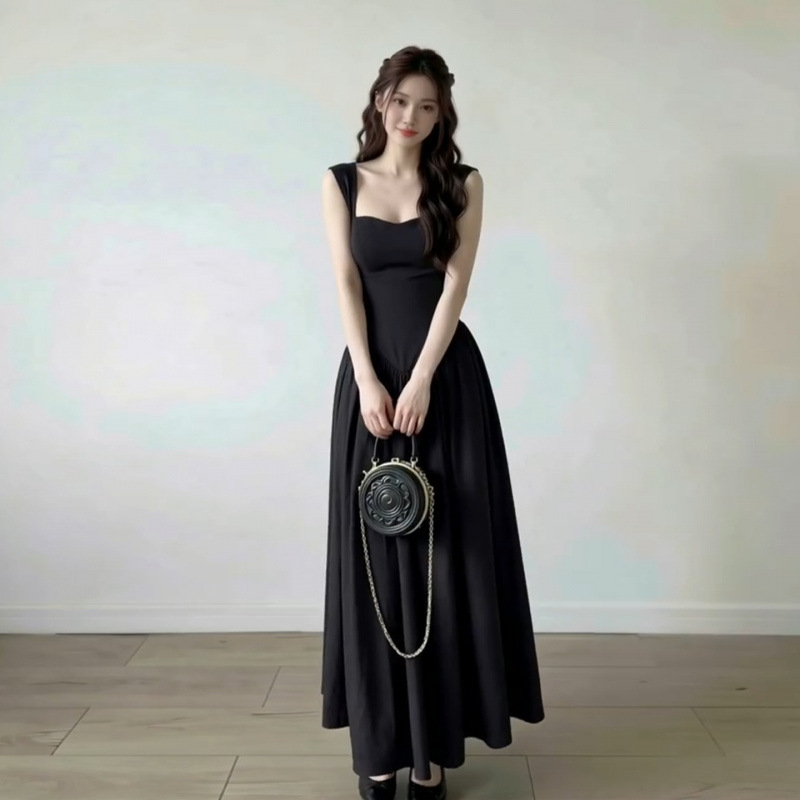 French-Style Hepburn-Inspired Black Spaghetti Strap Dress for Women, Summer 2026 New Model, High-End Waist-Cinching Long Dress