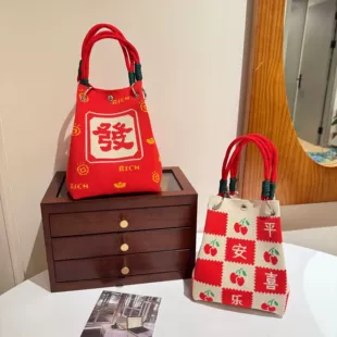  knitted red capacious universal shoulder bag