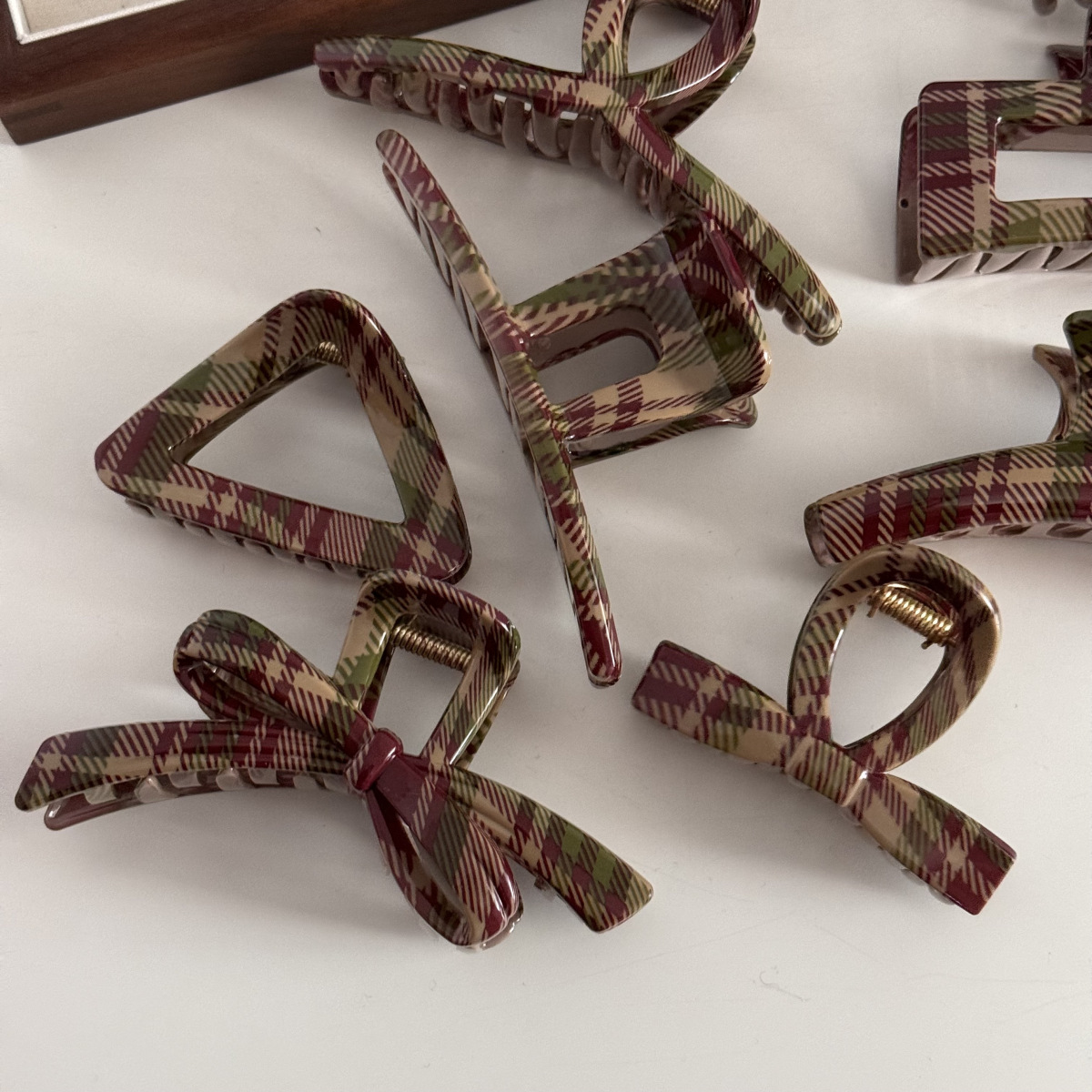 Christmas gift Light red green Christmas style grain grab clip high touch hair clip Temperament disc clip Shark clip hair accessories_voghion.com