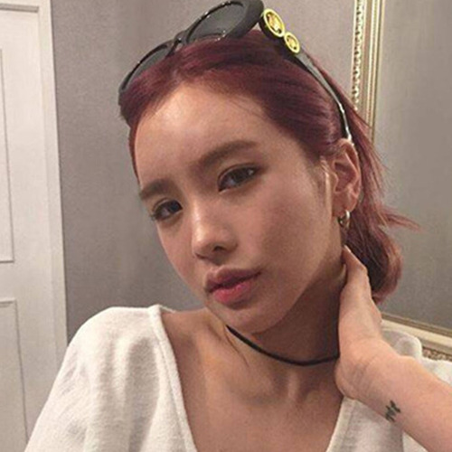Chic, Cold, and Unique Design: Choker Necklace for Trendy and Aloof Girls, with a Focus on Clavicle Chain and Necklace Styles