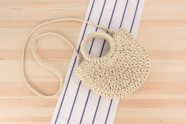 Women's Small Spring&summer Straw Solid Color Vacation Semicircle String Straw Bag display picture 3