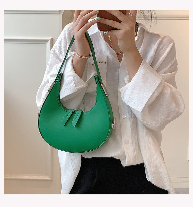 Simple Fashion Solid Color Crescent Saddle Bag Wholesale Nihaojewelry display picture 1