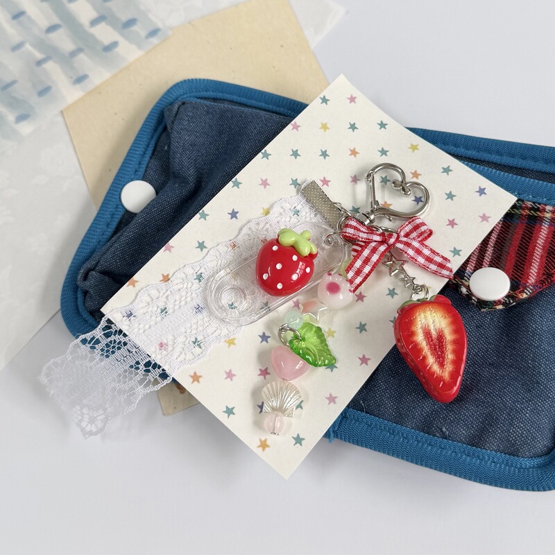 Cute Lace Bow Resin Faceted Strawberry Keychain Simple Pendant Imitation Fruit Ornament for Girls' Bags Cute Lace Bow Resin Faceted Strawberry Keychain Simple Pendant Imitation Fruit Ornament for Girls' Bags
