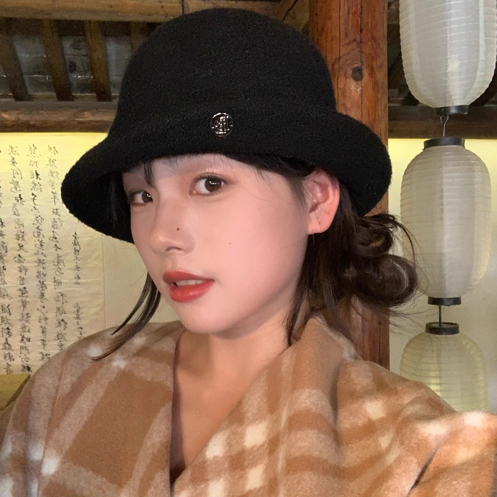 归国千金羊毛混纺翻边定型礼帽女秋冬季保暖加厚盆帽氛围感水桶帽