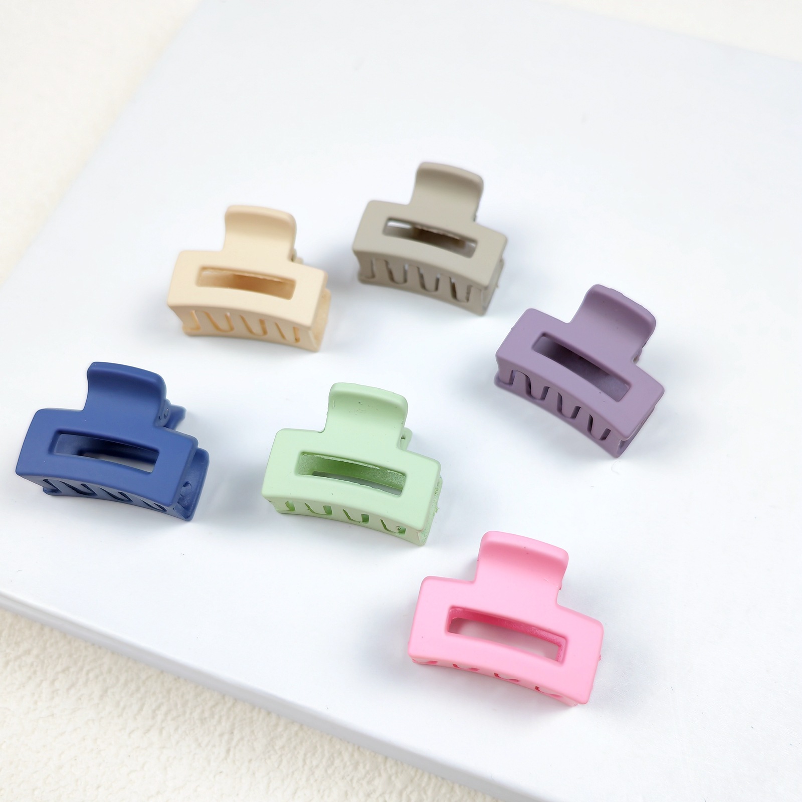 2. 5cm tamaño pequeño mini pinza hueca horquilla cuadrada color caramelo flequillos clip horquilla clip superior Amazon Venta caliente