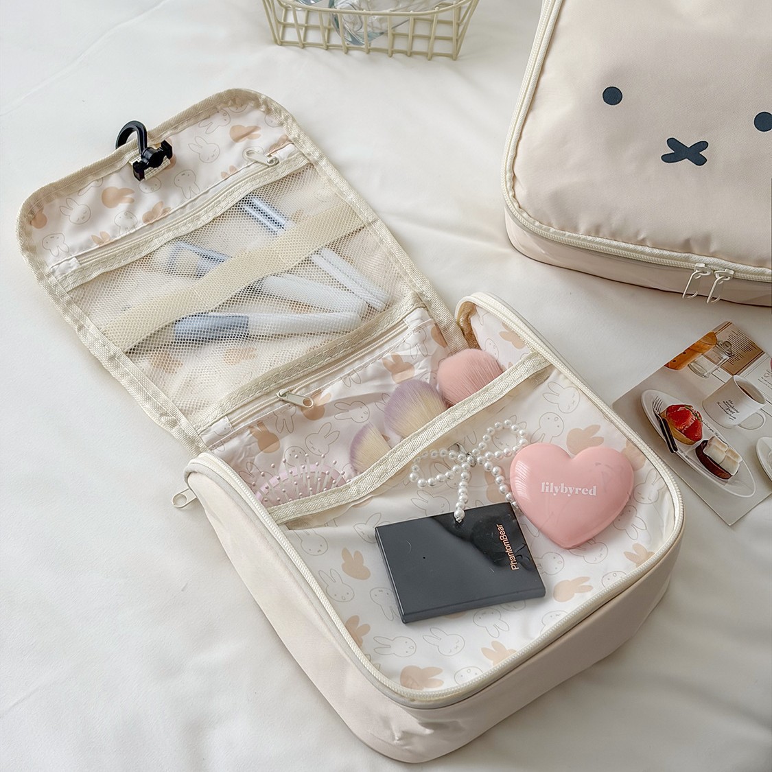 Bolsa de maquillaje transfronteriza gran capacidad adorable conejo de arroz multifuncional se puede colgar partición de viaje portátil almacenamiento de lavado