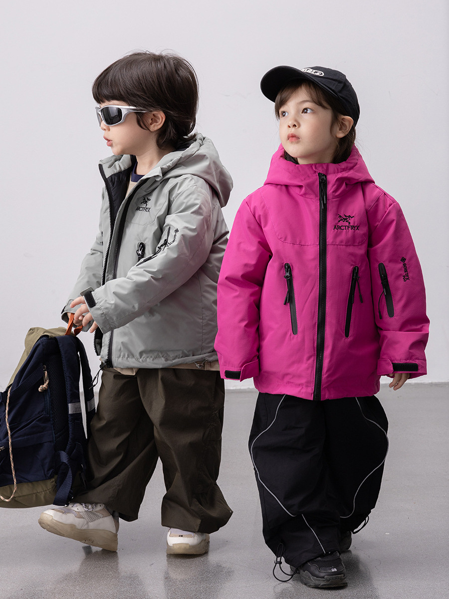 Otoño y invierno para niños ropa caliente a prueba de frío seda pluma ropa de niños hombres y mujeres ropa de asalto chaqueta con capuchón anti-temporada