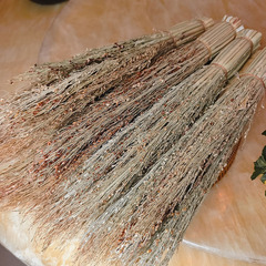 Sorghum sprout spikes, grass firewood brush, iron pot scrubber, non-coconut palm kitchen pot washer, long-handled bowl scrubber, old-fashioned stove pot scrubber