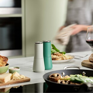 Electric Grinder Black Pepper Grinder Seasoning Machine Sea Salt Pepper Powder Grinder Kitchen Seasoning Grinder