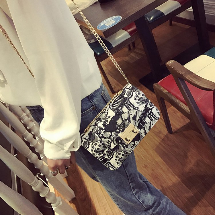 2024 nova moda impressa pequena bolsa quadrada graffiti bolsa feminina estilo coreano corrente pequena bolsa com fivela diagonal straddle bolsa de ombro_voghion.com