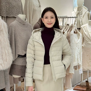 秀熙熙2026冬季新款简约翻领短款防水连帽外套羽绒服上衣女261020