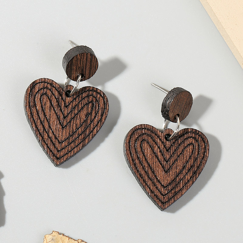 1 Pair Retro Heart Shape Wood Handmade Women's Drop Earrings display picture 3