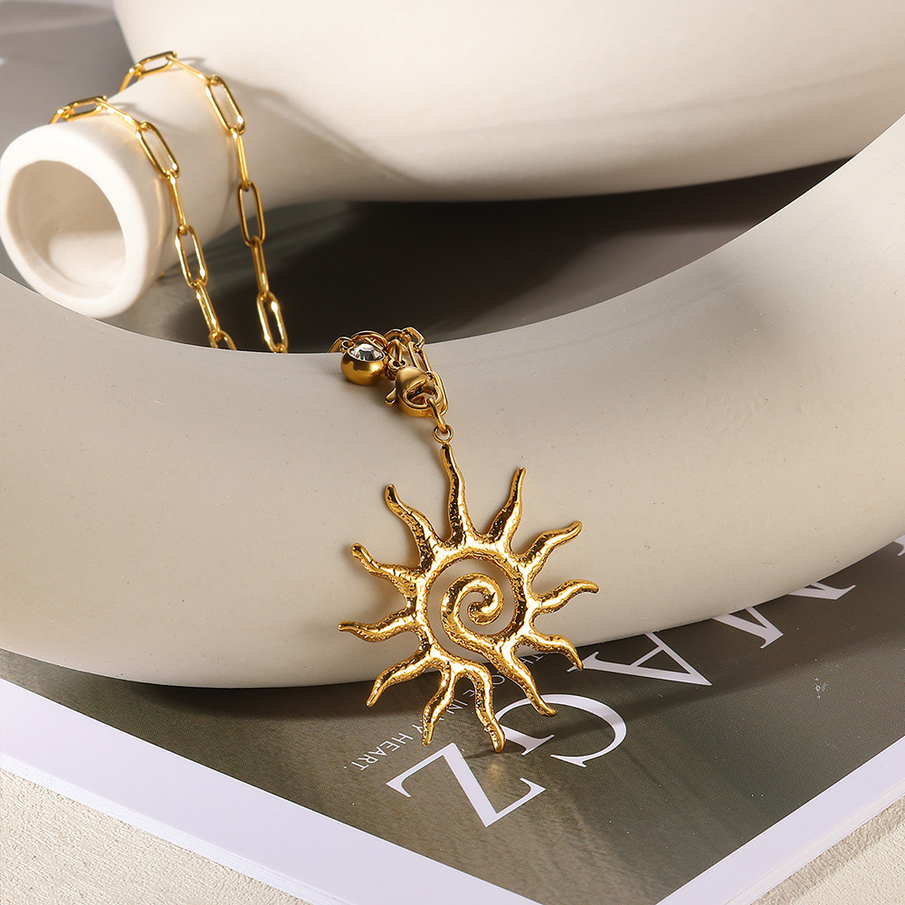 12g Weight 0.03µm-0.05µm Gold Plating Thickness PVD Coated Real Gold Plated Sun 304 Stainless Steel Elegant Vintage Style Waterproof Non Tarnish 304 Stainless Steel Lobster Trigger Clasp Closure Pendant Necklace