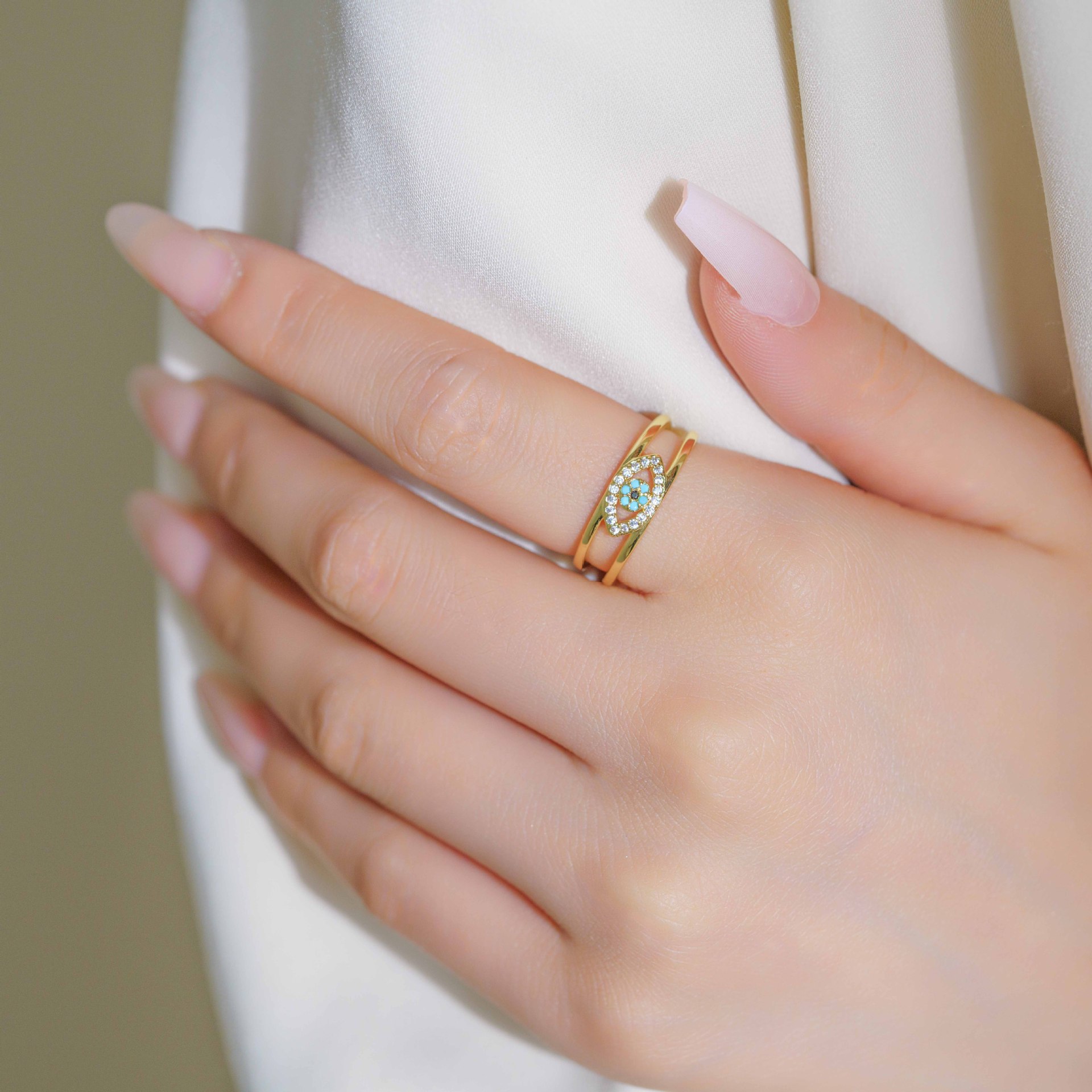 Glittrande designerring för kvinnor, elegant och bekväm_voghion.com