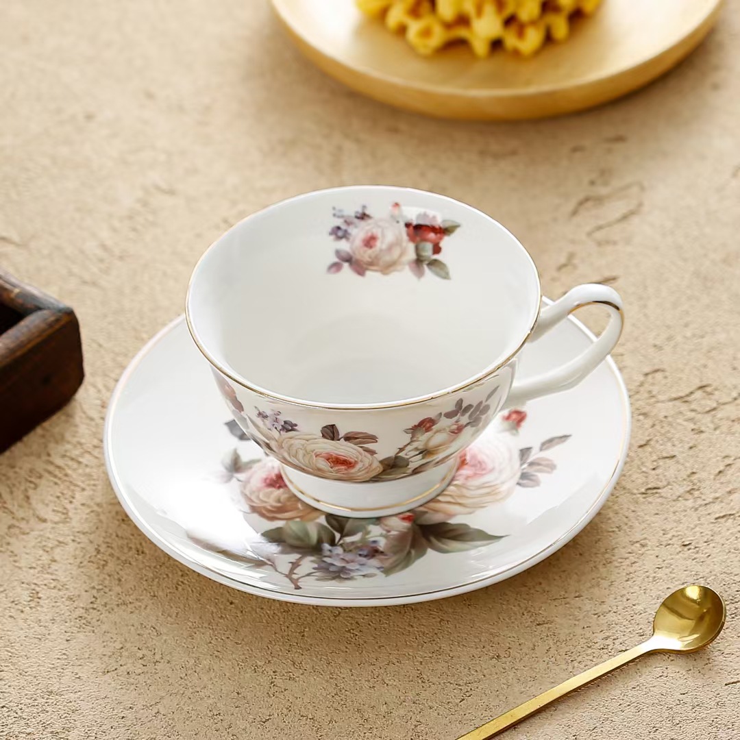 Tazas de café retro europeas mariposa caja de regalo de alto valor de la tarde copa de camellia regalo de mano taza de regalo de alto nivel