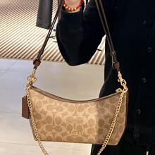 ޢC���¿�Cailtlin�P���շ���Ҹ�°��μ�б��ͨ�ڕr�а���朗lŮ