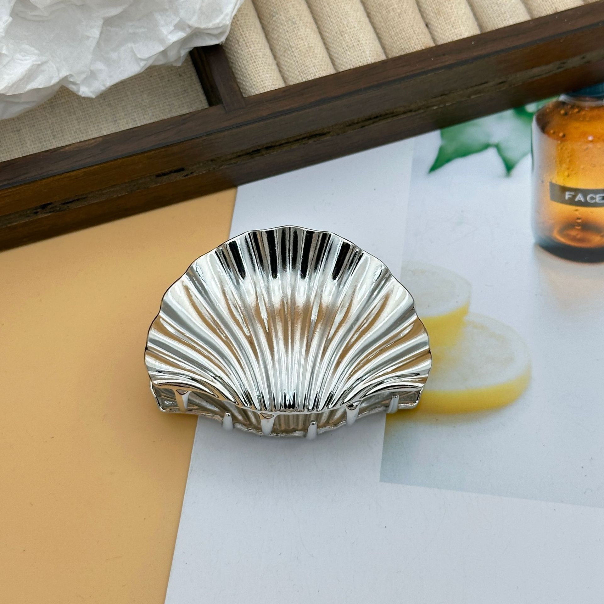 国境を越えた貝殻ヘアピン金属後頭部クリップ欧米風環境保護ヘアピン個性ネット紅風頭飾りサメクリップ