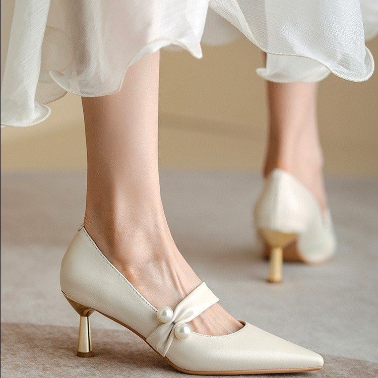 仙女白色法式高跟鞋女尖头2022新款春秋婚鞋小众珍珠单鞋小跟
