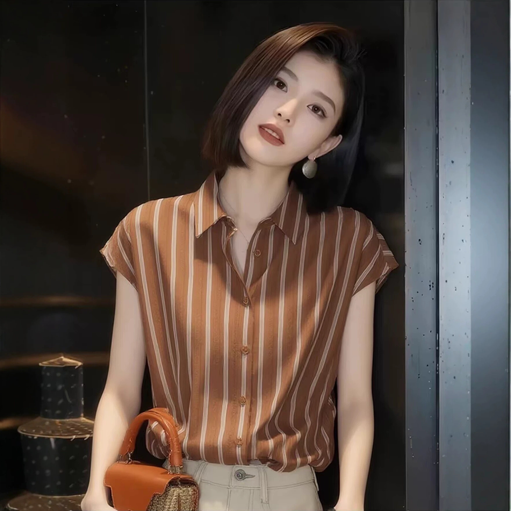 Áo sơ mi nữ sọc kẻ cổ bẻ cài cúc đơn phong cách Hồng Kông — Sọc nâu chi tiết 1
