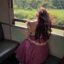 连衣裙;女式针织衫;女式T恤