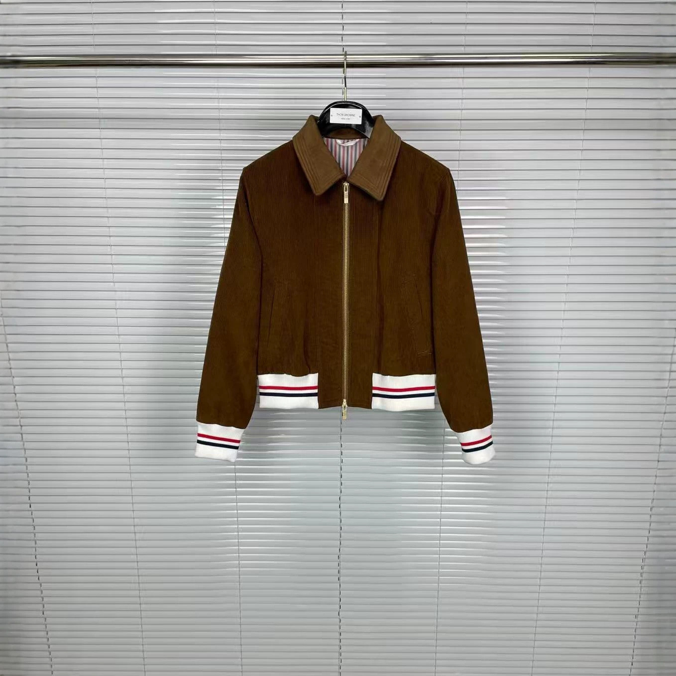 TB factory direct sales of autumn and winter new retro corduroy quilted short baseball jacket.
