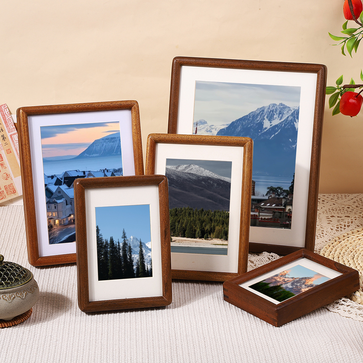 Vintage Black Walnut Wash Photo Mounted Photo Frame Table DIY Walnut Solid Wood Mortise and Tenon Hollow Picture Frame Decorative Pendant