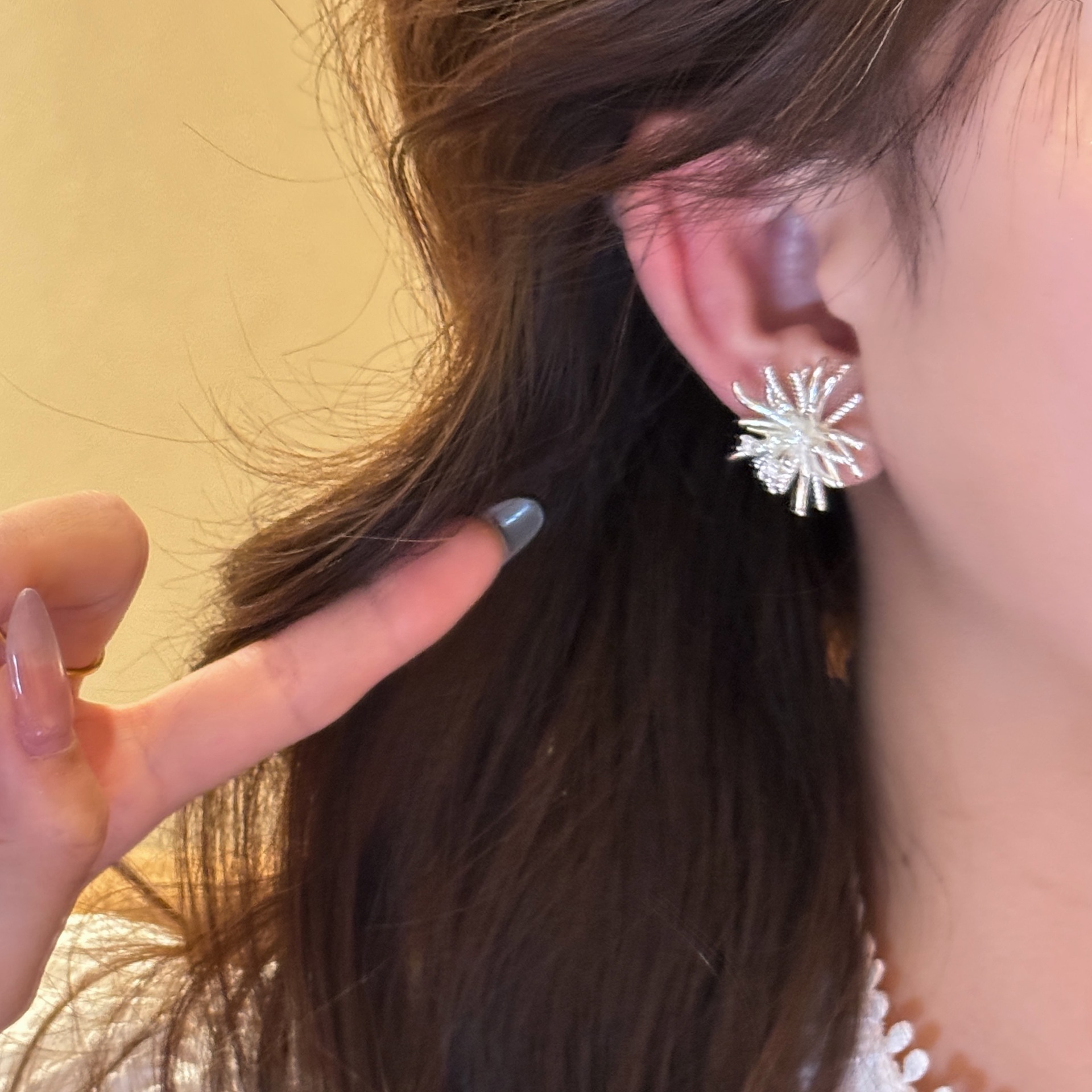 Small design earrings