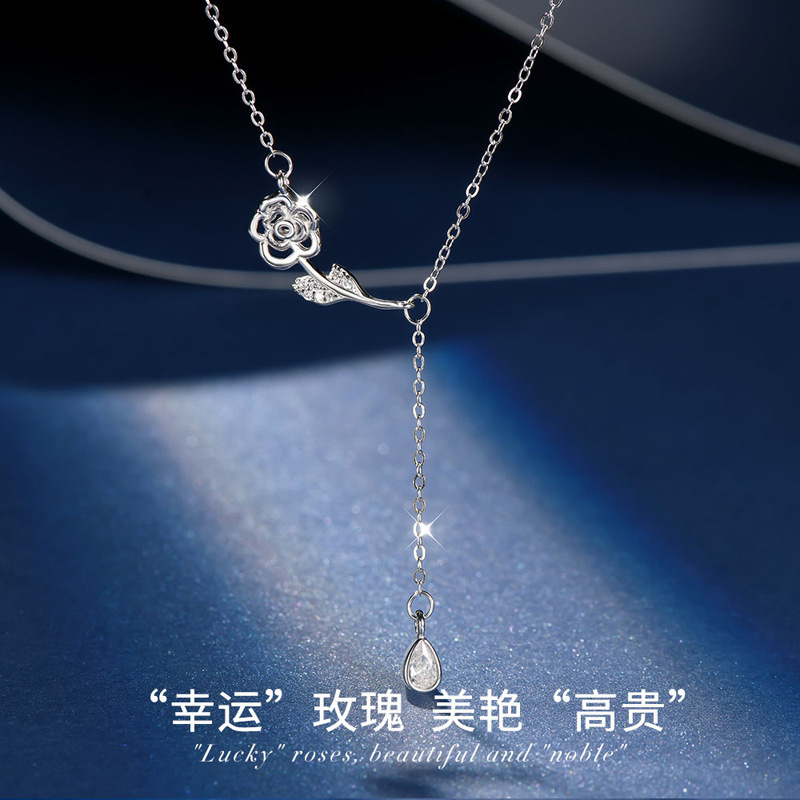 Heart-Shaped Flower Swaying with Elegance, Lucky Rose Flower Necklace with Tassel Clavicle Chain, Showcasing Love on the Neck with a Sense of Light Luxury and Sophistication